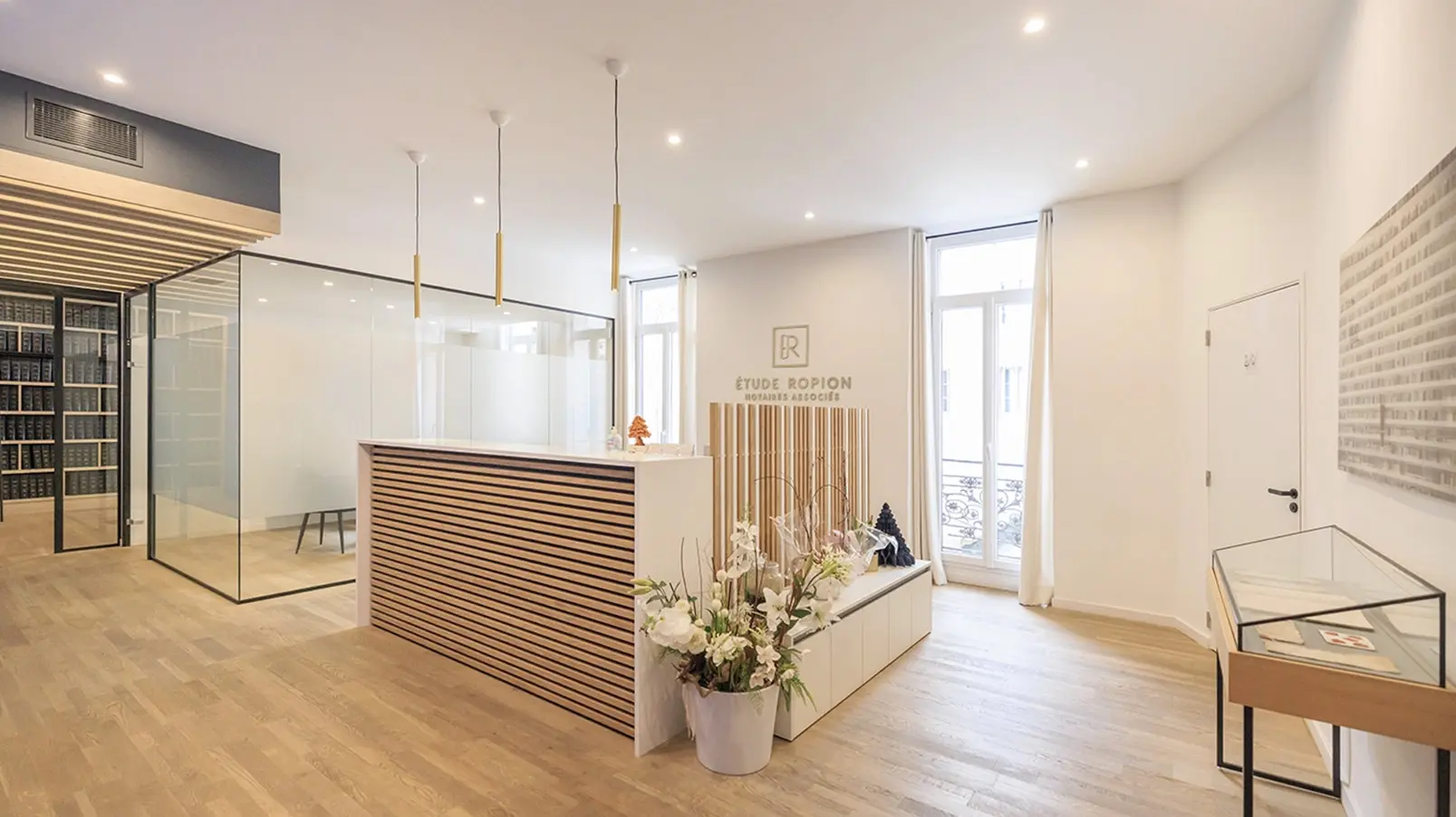 Logo Étude ROPION fond photographique